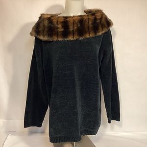 Vintage Womens soft Chenille sweater with faux fur collar size 2X
